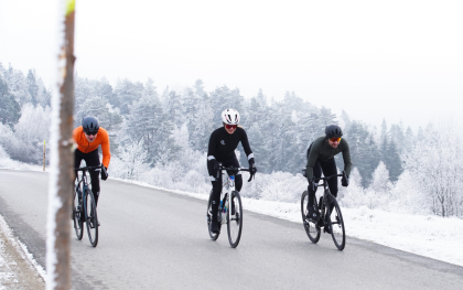 Odzież rowerowa na zimę – jak się ubrać, aby nie zmarznąć?